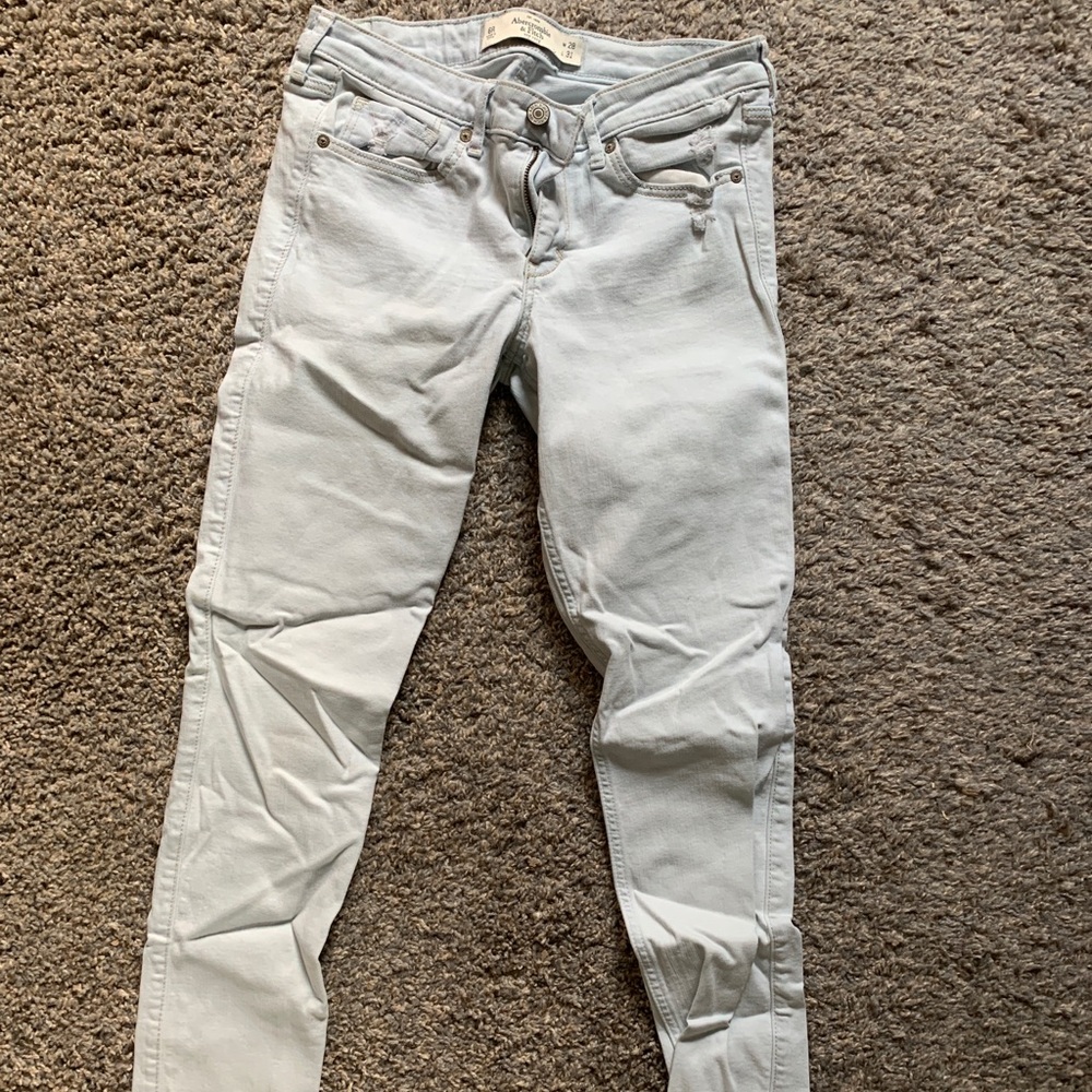 Abercrombie + Fitch light wash jeans. Size 6R.